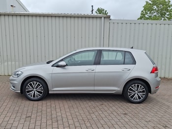 Used Volkswagen Golf 2017 for sale - 79101100: Photo