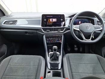 Used Volkswagen T-Roc 2024 for sale - 75240937: Photo