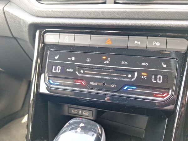 Used Volkswagen T-Roc 2024 for sale - 74919540: Photo 11