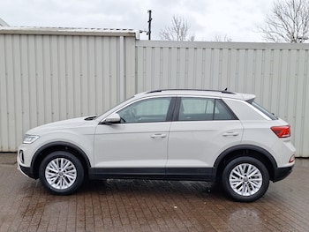 Used Volkswagen T-Roc 2023 for sale - 76548941: Photo
