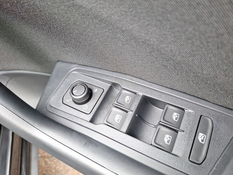 Used Volkswagen T-Roc 2025 for sale - 76947365: Photo 11