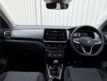Used Volkswagen T-Cross 2025 for sale - 76165906: Photo 2