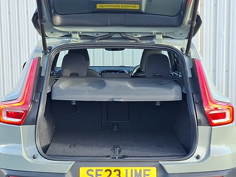 Used Volvo XC40 2023 for sale - 76707923: Photo 8