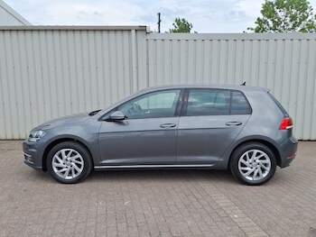 Used Volkswagen Golf 2019 for sale - 74943882: Photo