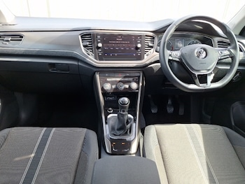 Used Volkswagen T-Roc 2018 for sale - 75424537: Photo