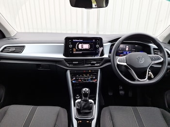 Used Volkswagen T-Roc 2024 for sale - 75702086: Photo