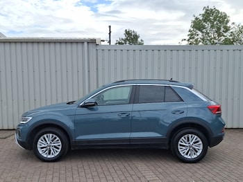 Used Volkswagen T-Roc 2024 for sale - 75702086: Photo