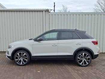 Used Volkswagen T-Roc 2025 for sale - 76935543: Photo