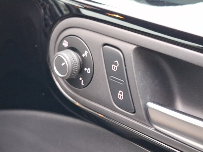 Used Volkswagen Beetle 2017 for sale - 76543396: Photo 13