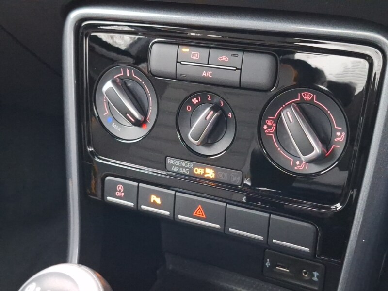 Used Volkswagen Beetle 2017 for sale - 76543396: Photo 18