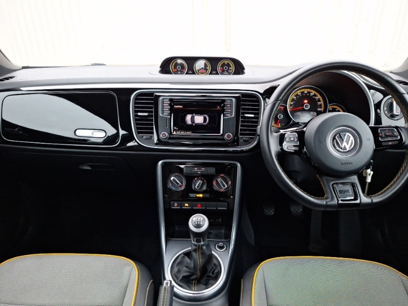 Used Volkswagen Beetle 2017 for sale - 76543396: Photo 2