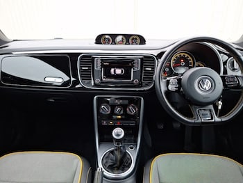 Used Volkswagen Beetle 2017 for sale - 76543396: Photo