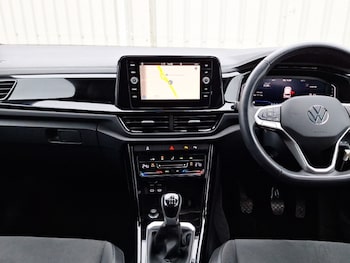 Used Volkswagen T-Roc 2023 for sale - 76771477: Photo