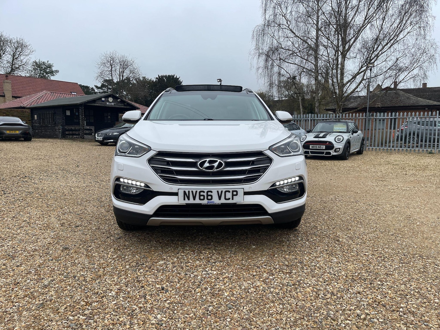 Used Hyundai Santa Fe 2017 for sale - 77769501: Photo 2