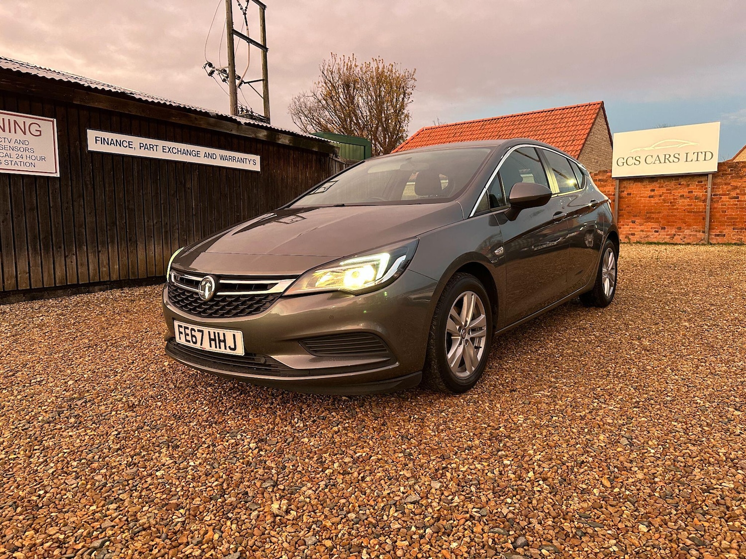 Used Vauxhall Astra 2017 for sale - 76499957: Photo 1