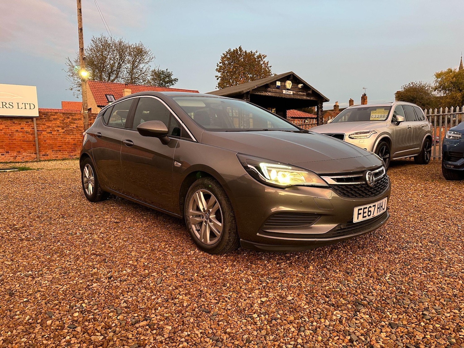 Used Vauxhall Astra 2017 for sale - 76499957: Photo 2