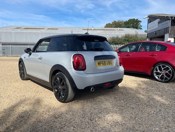 Used MINI Hatch 2018 for sale - 79532399: Photo