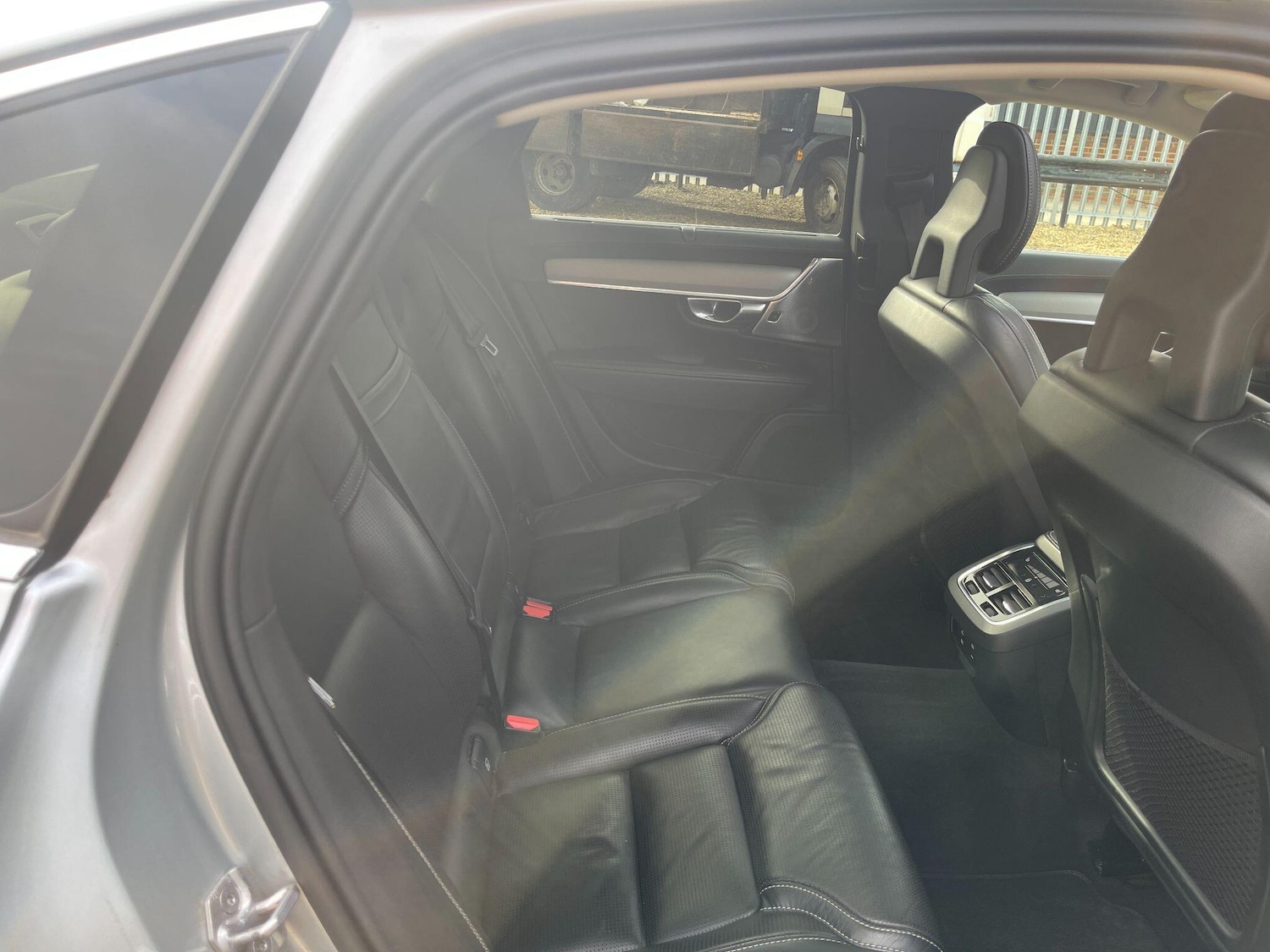 Used Volvo S90 2017 for sale - 77120353: Photo 15