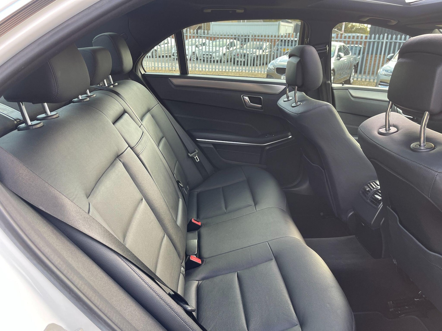 Used Mercedes-Benz E Class 2014 for sale - 76371434: Photo 10