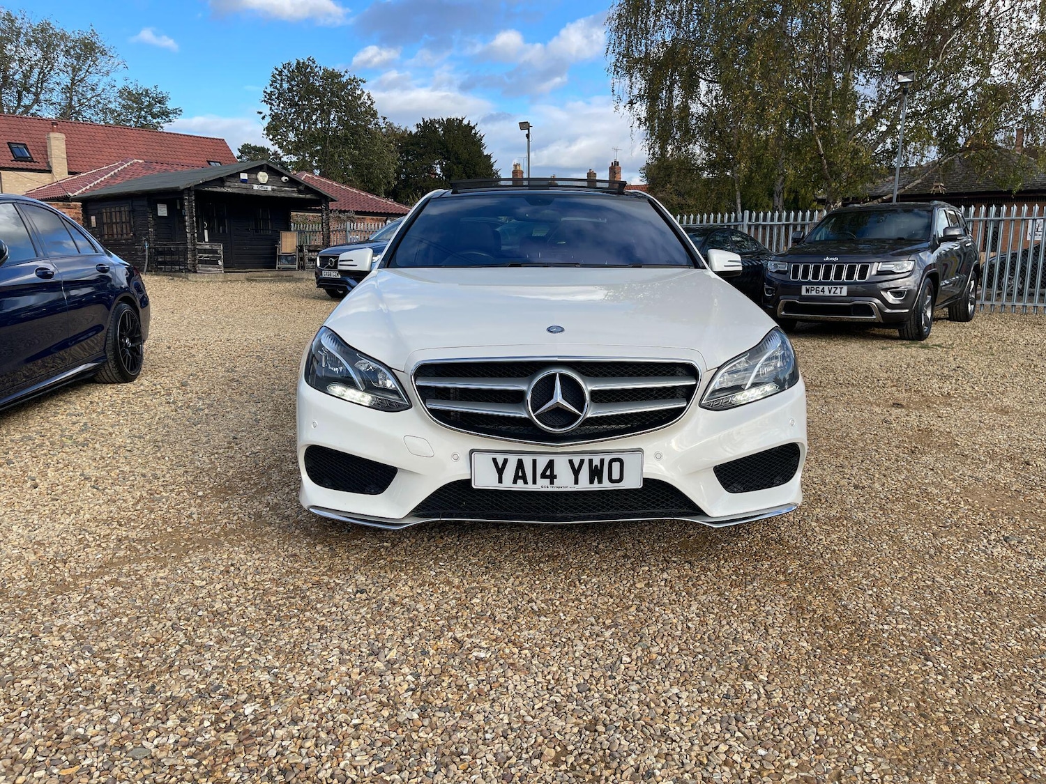 Used Mercedes-Benz E Class 2014 for sale - 76371434: Photo 2
