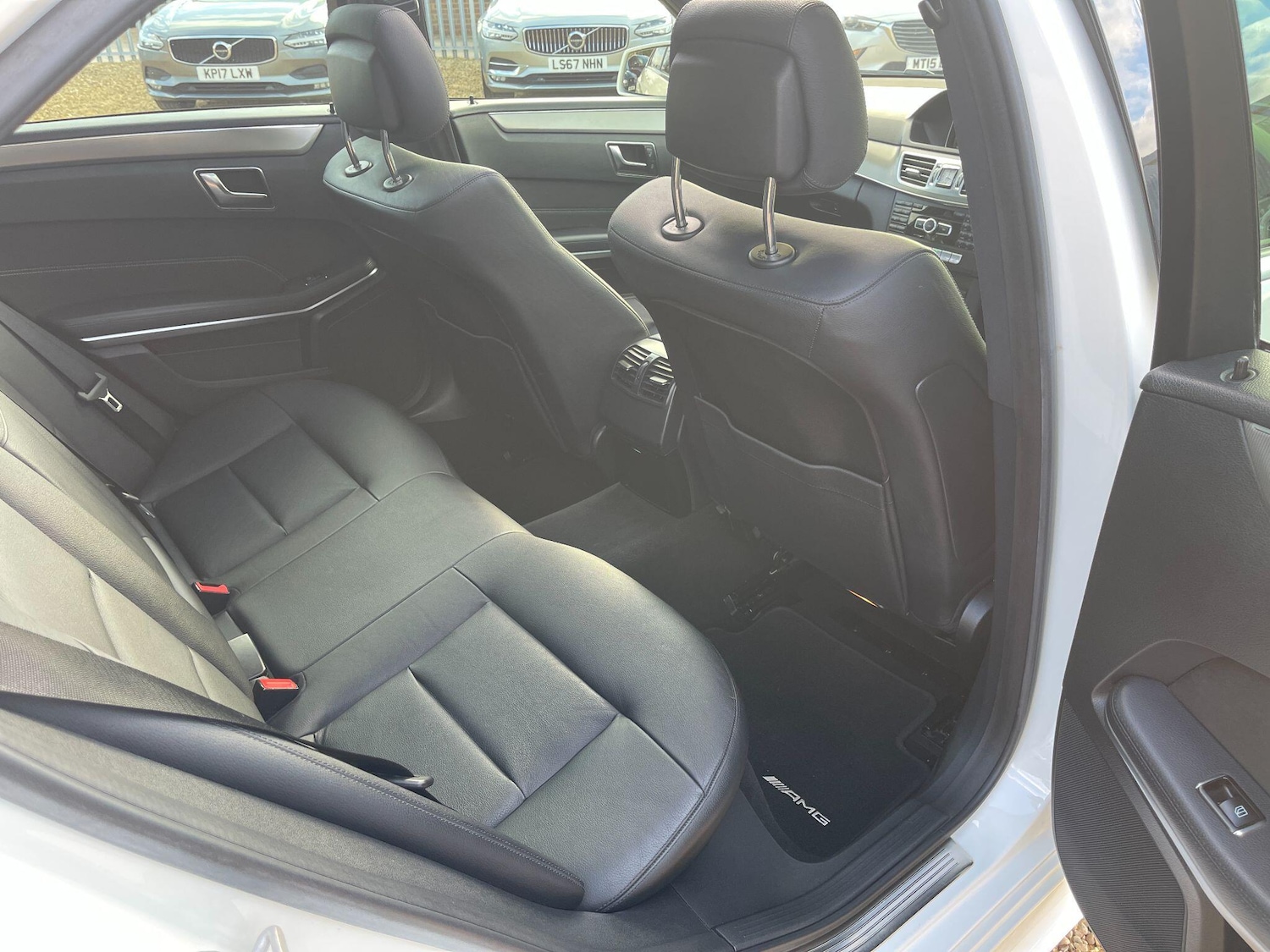 Used Mercedes-Benz E Class 2014 for sale - 76371434: Photo 9