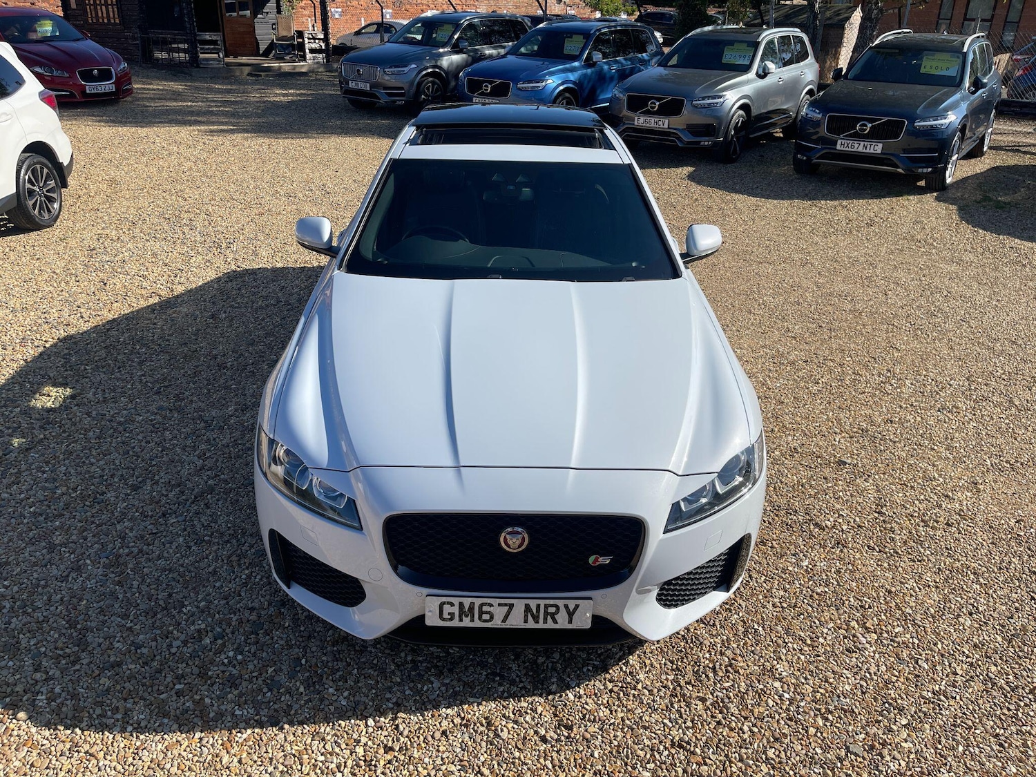 Used Jaguar XF 2017 for sale - 76189752: Photo 2