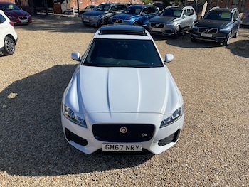 Used Jaguar XF 2017 for sale - 76189752: Photo 2