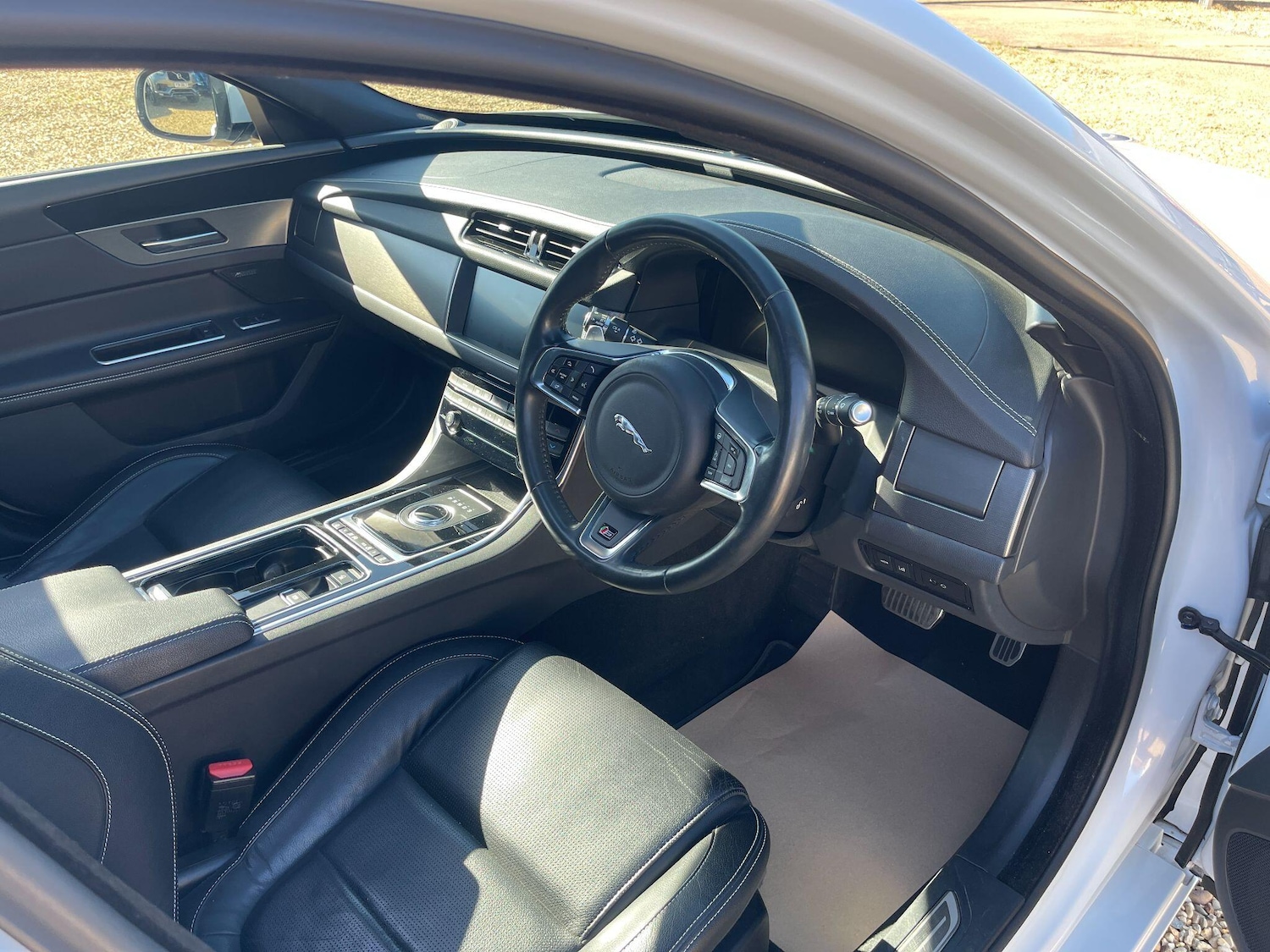 Used Jaguar XF 2017 for sale - 76189752: Photo 7