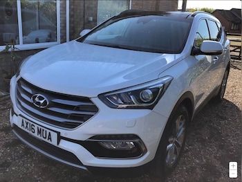 Used Hyundai Santa Fe 2016 for sale - 79532322: Photo