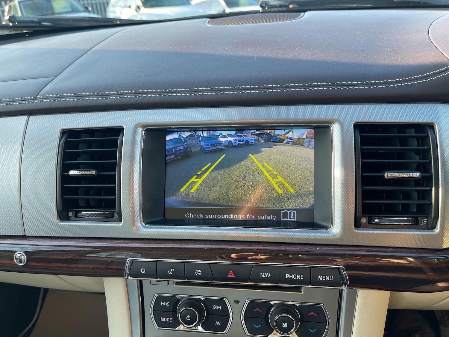 Used Jaguar XF 2015 for sale - 77203799: Photo 11