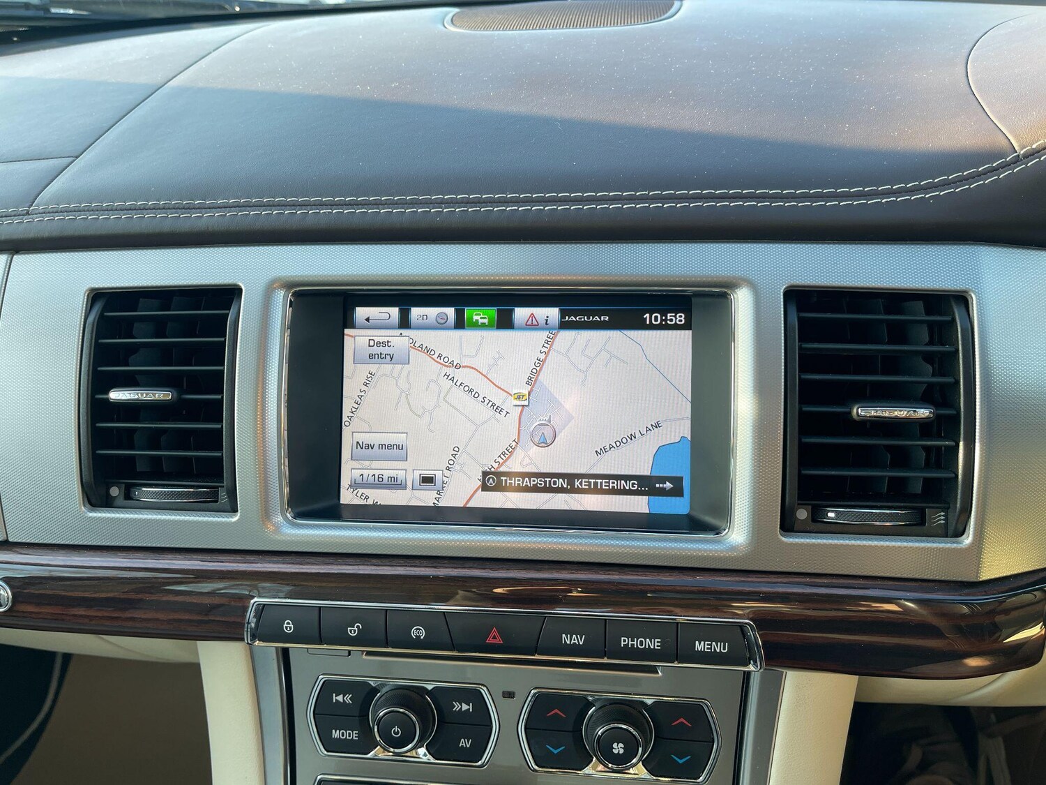 Used Jaguar XF 2015 for sale - 77203799: Photo 12