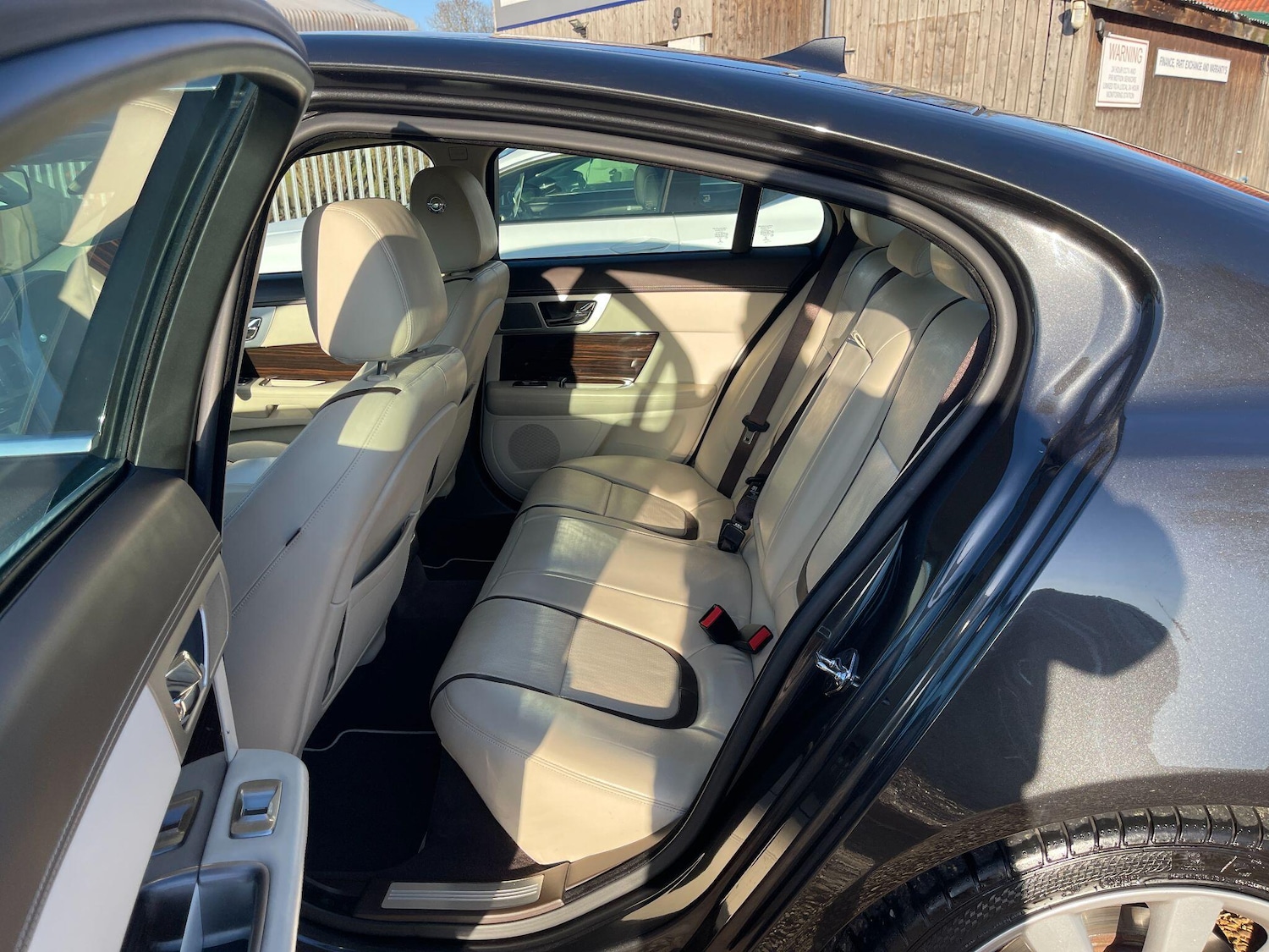 Used Jaguar XF 2015 for sale - 77203799: Photo 15