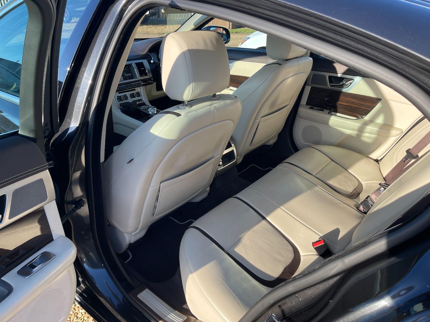 Used Jaguar XF 2015 for sale - 77203799: Photo 16