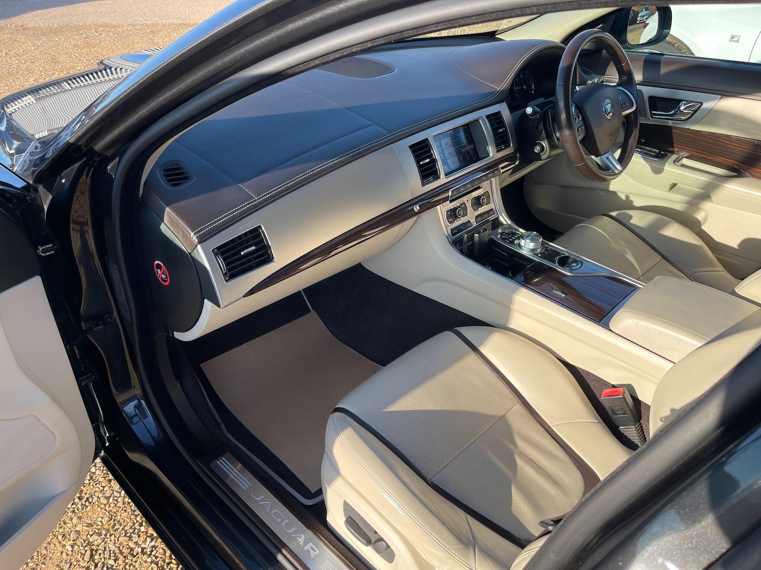 Used Jaguar XF 2015 for sale - 77203799: Photo 18