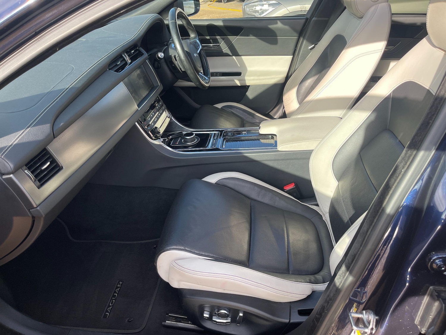 Used Jaguar XF 2017 for sale - 77387222: Photo 23