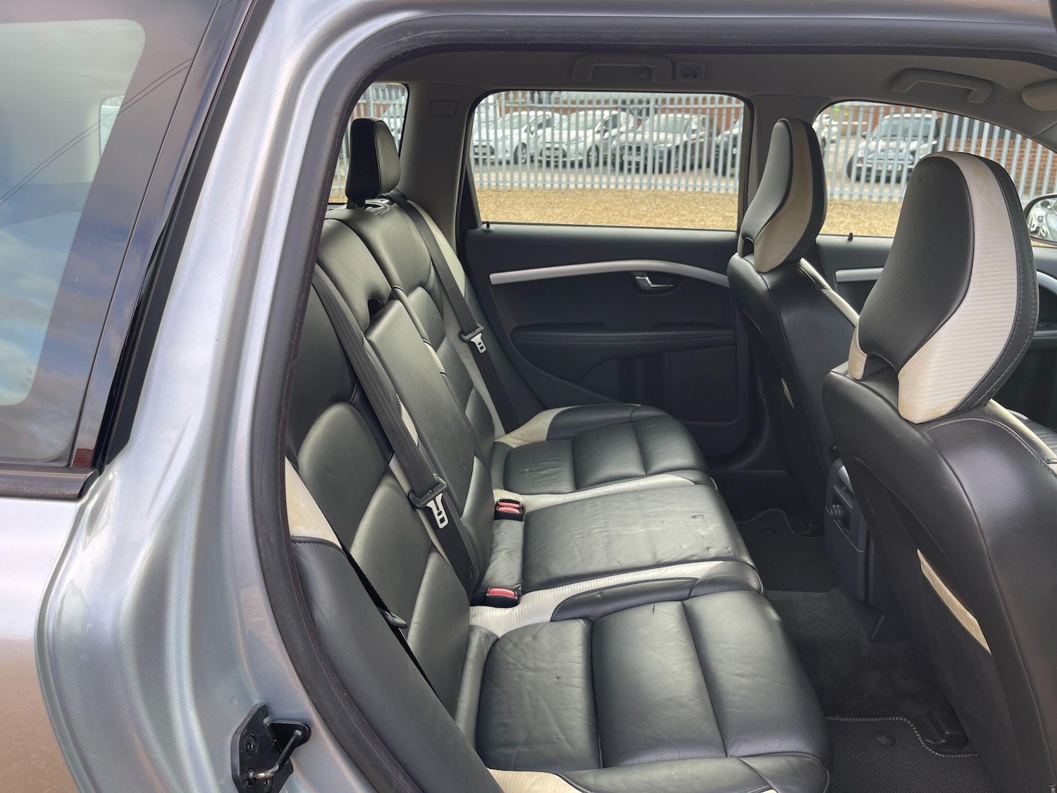 Used Volvo V70 2011 for sale - 76472588: Photo 11