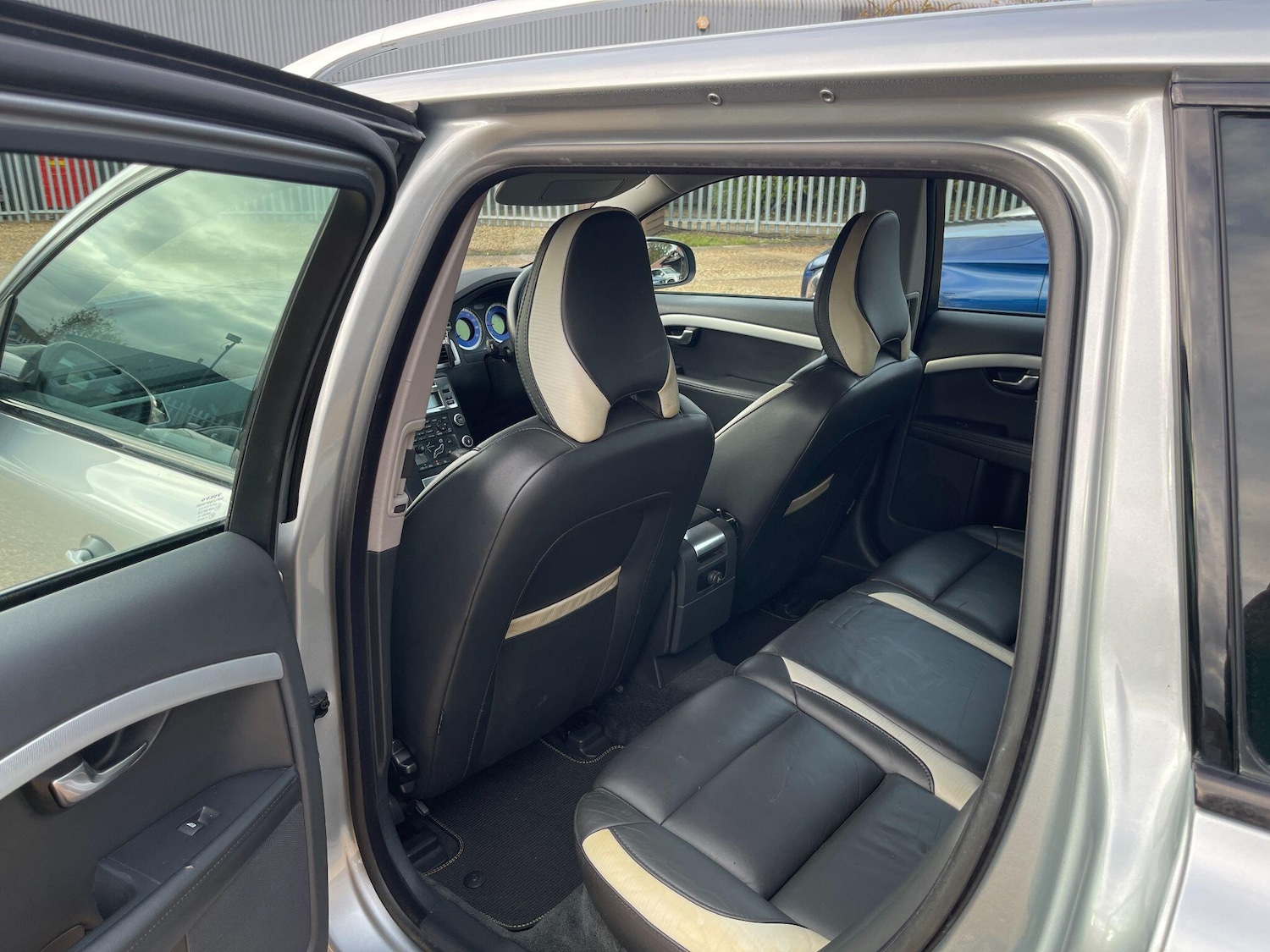 Used Volvo V70 2011 for sale - 76472588: Photo 14