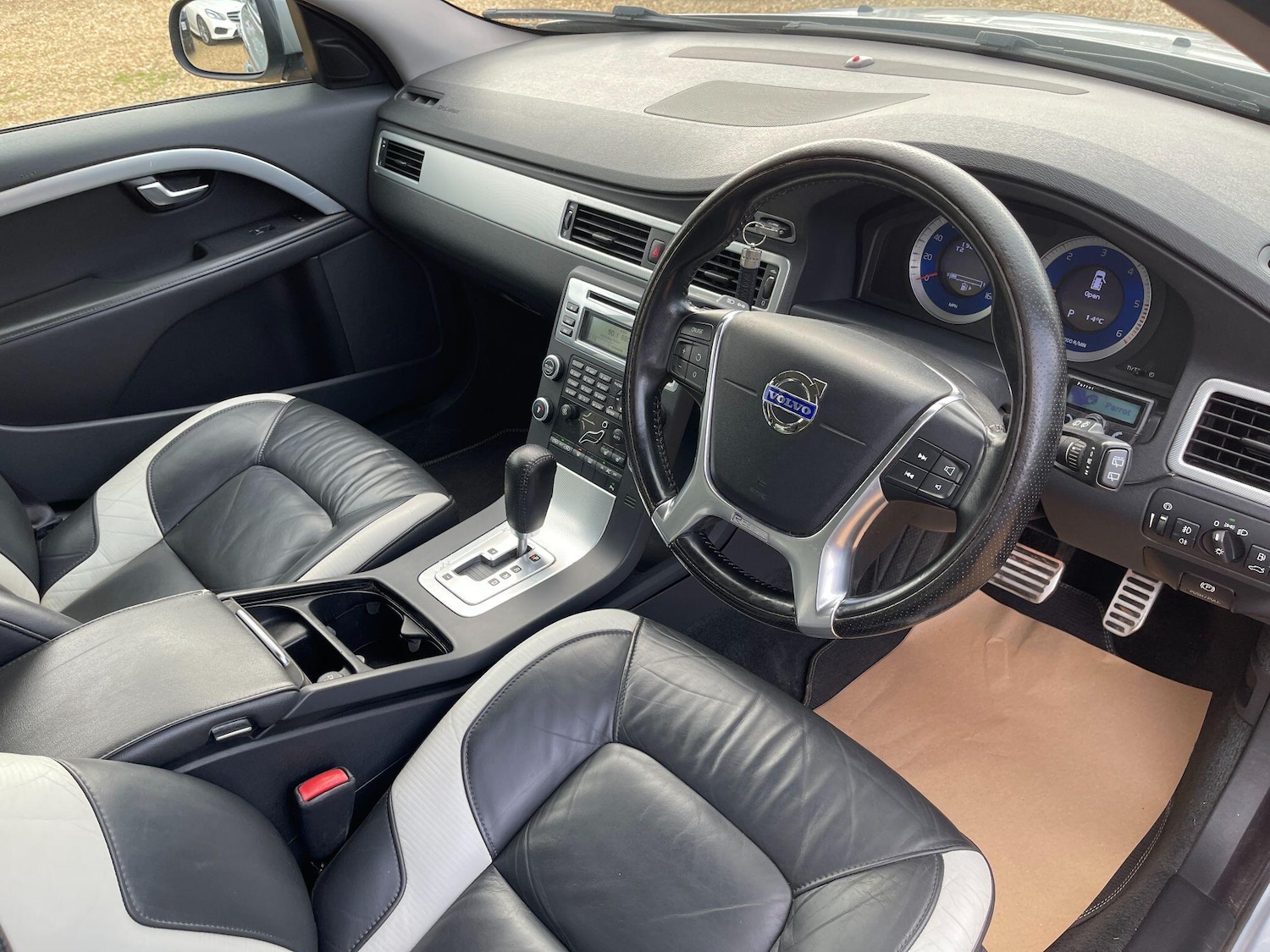 Used Volvo V70 2011 for sale - 76472588: Photo 8