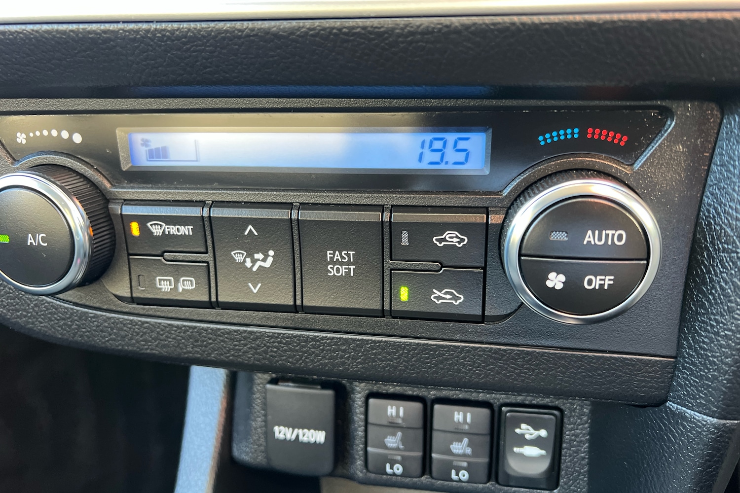 Used Toyota Auris 2014 for sale - 76780344: Photo 21