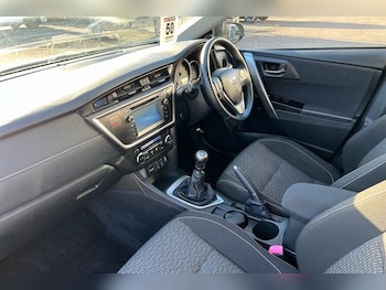 Used Toyota Auris 2014 for sale - 76586794: Photo