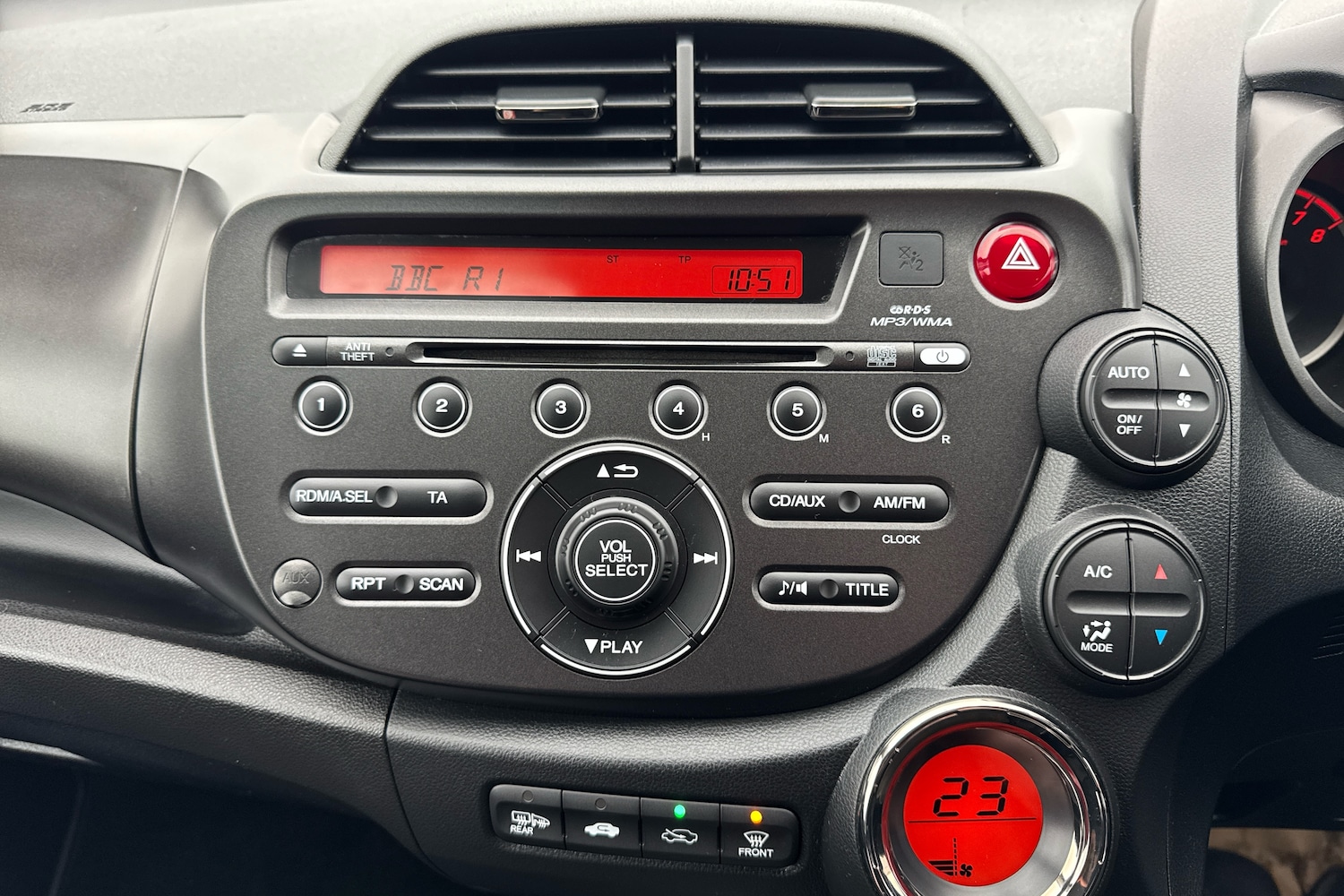 Used Honda Jazz 2014 for sale - 76261600: Photo 16