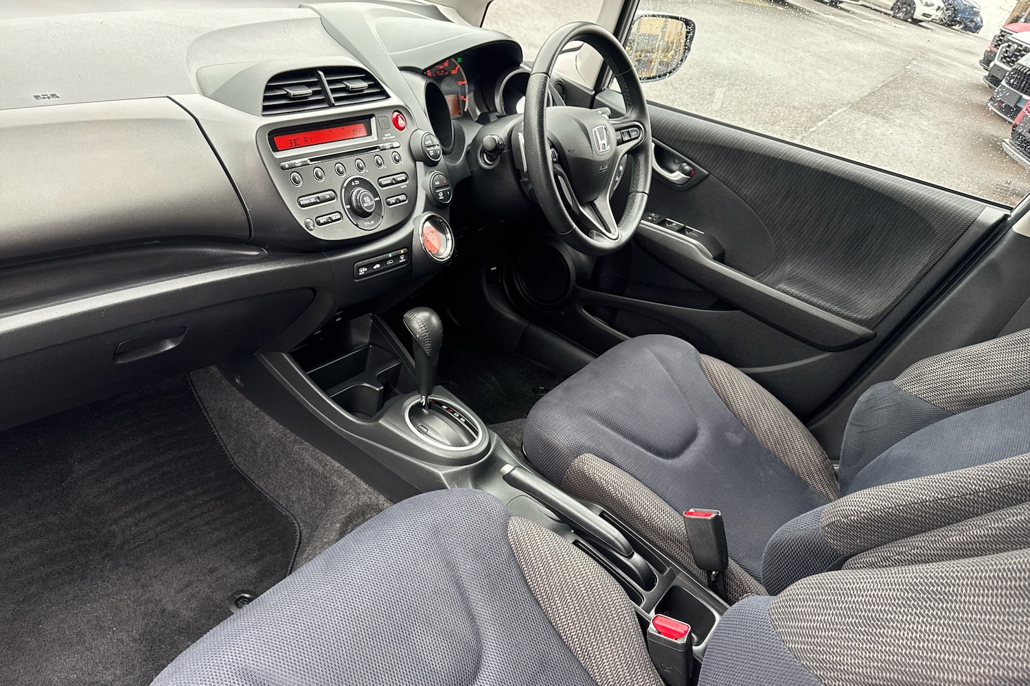 Used Honda Jazz 2014 for sale - 76261600: Photo 2