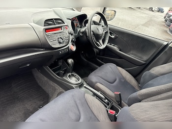 Used Honda Jazz 2014 for sale - 76261600: Photo 2
