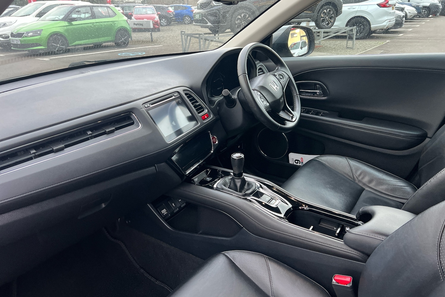 Used Honda HR-V 2017 for sale - 76881809: Photo 2