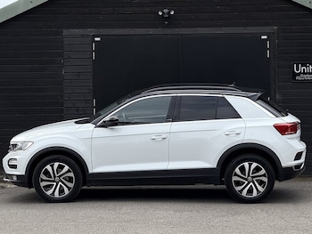 Used Volkswagen T-Roc 2021 for sale - 75440531: Photo