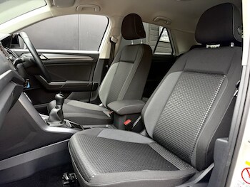 Used Volkswagen T-Roc 2021 for sale - 75440531: Photo