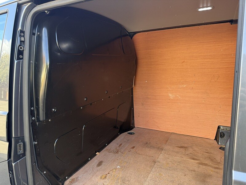 Used Volkswagen Transporter 2023 for sale - 76364444: Photo 31