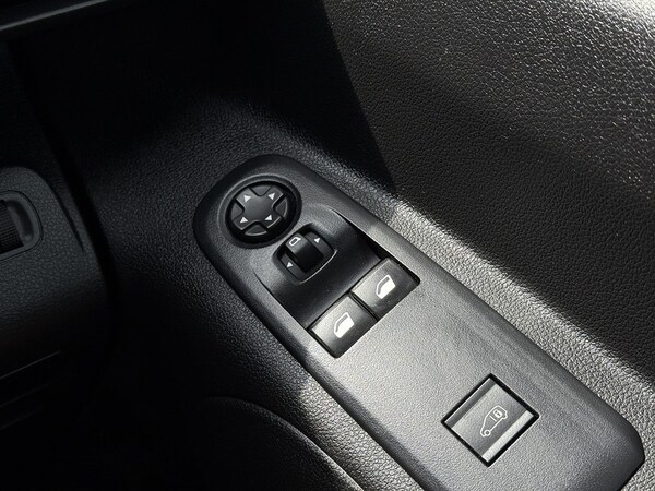 Used Peugeot Partner 2023 for sale - 75168789: Photo 16