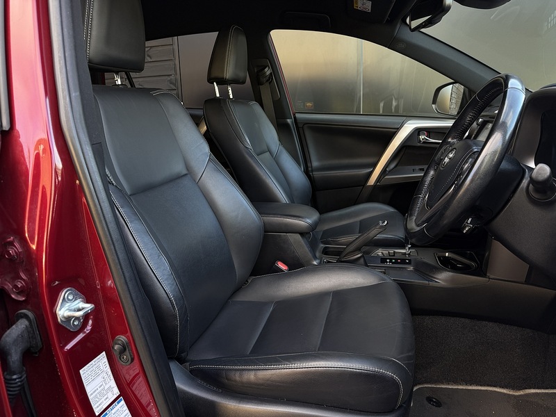 Used Toyota RAV4 2018 for sale - 76698958: Photo 4