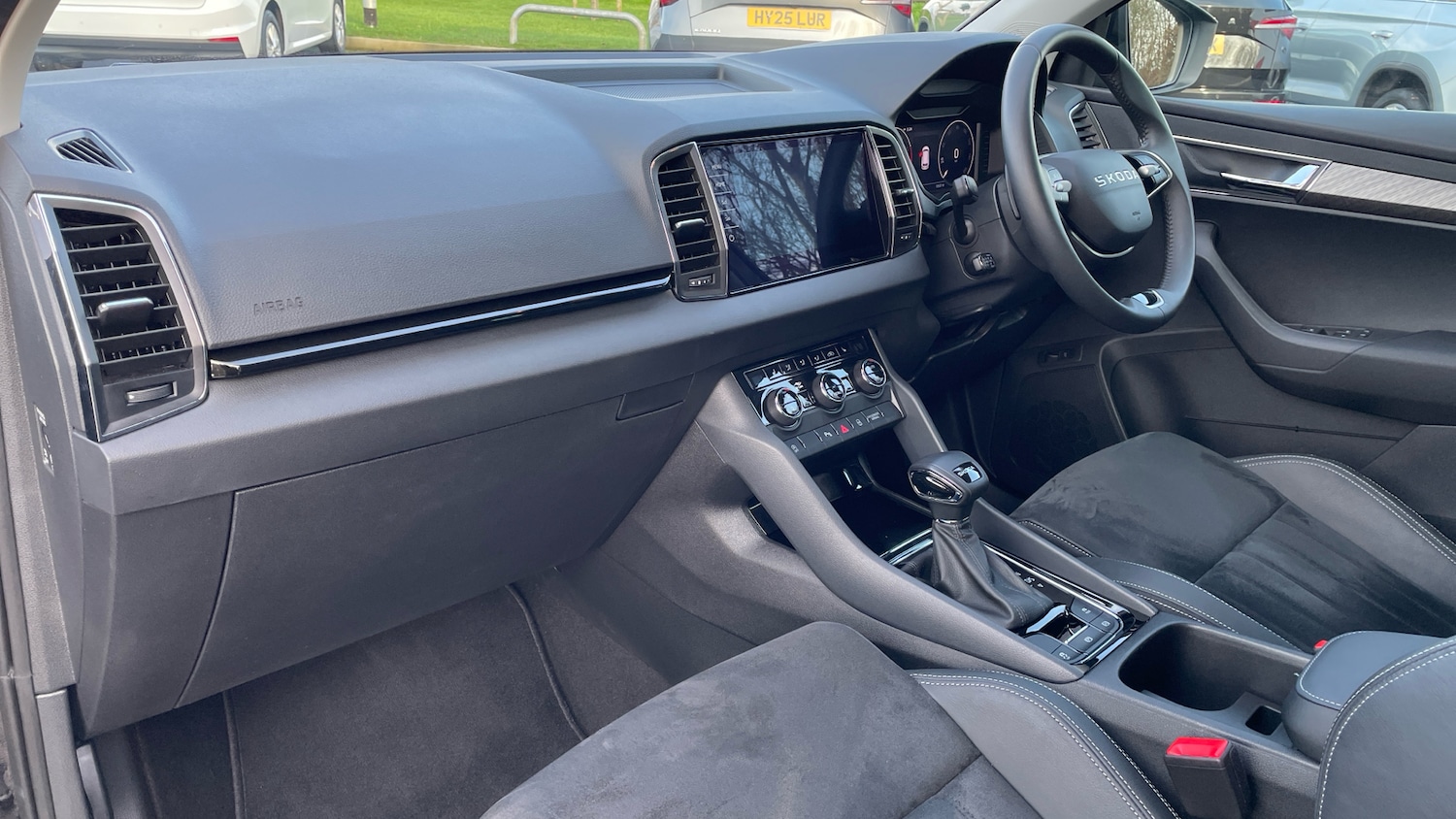 Used Skoda Karoq 2025 for sale - 77201461: Photo 2